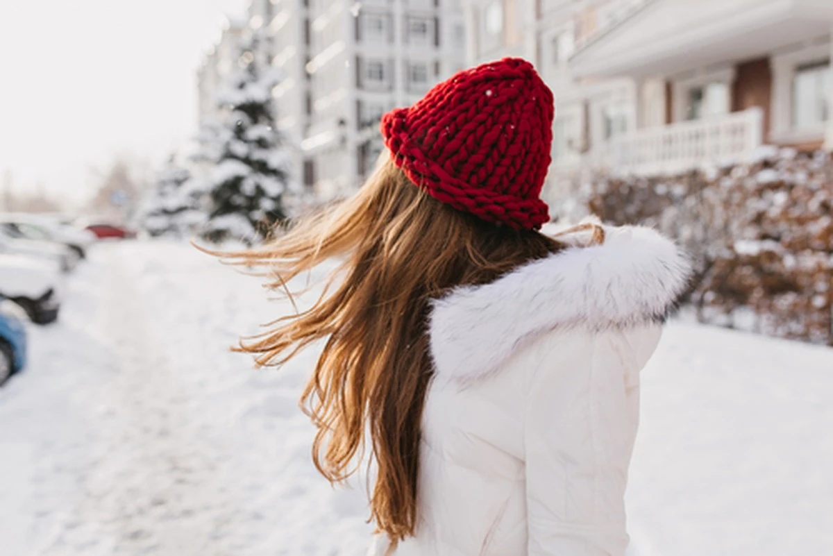 Pantenolo e olio di rosmarino: il segreto per capelli più folti in inverno (dal farmacista)