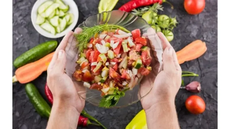 5 minuti e la cena è servita: questa insalata di würstel conquista tutta l'Italia