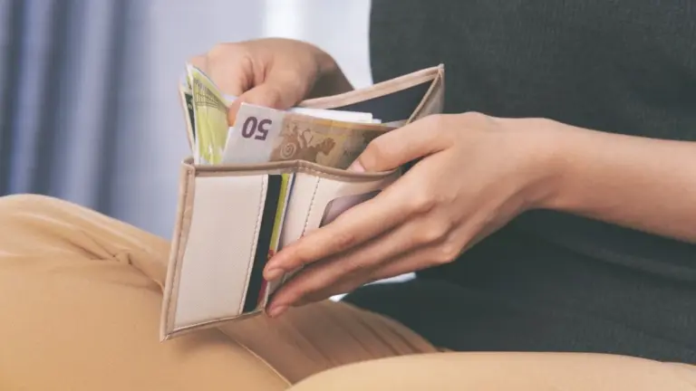 5 Piccole Spese Che Stanno Prosciugando il Tuo Bilancio (e Come Evitarle)