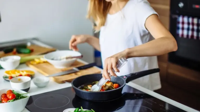 7 piccoli trucchi in cucina che fanno una GRANDE differenza nella pulizia