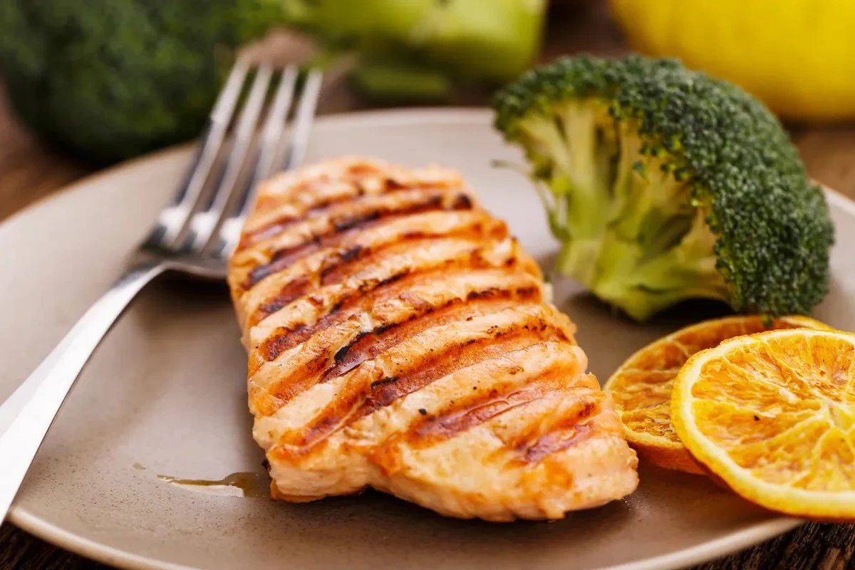 Addio petto di pollo asciutto: il trucco degli chef per una carne succosa senza nemmeno una goccia d'olio