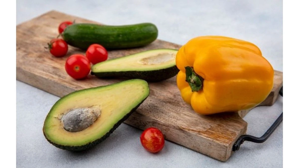 Avocado e pomodoro: l'abbinamento segreto che raddoppia i benefici che pochi conoscono