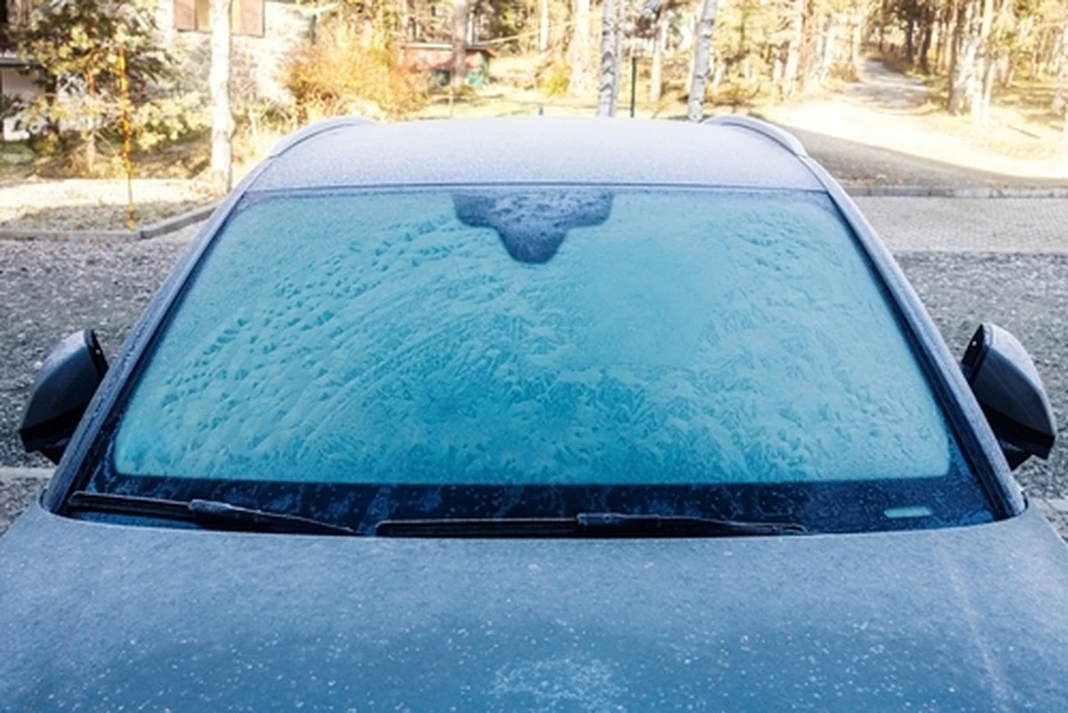 Bastano pochi minuti al freddo: come si prende un raffreddore uscendo di casa d'inverno