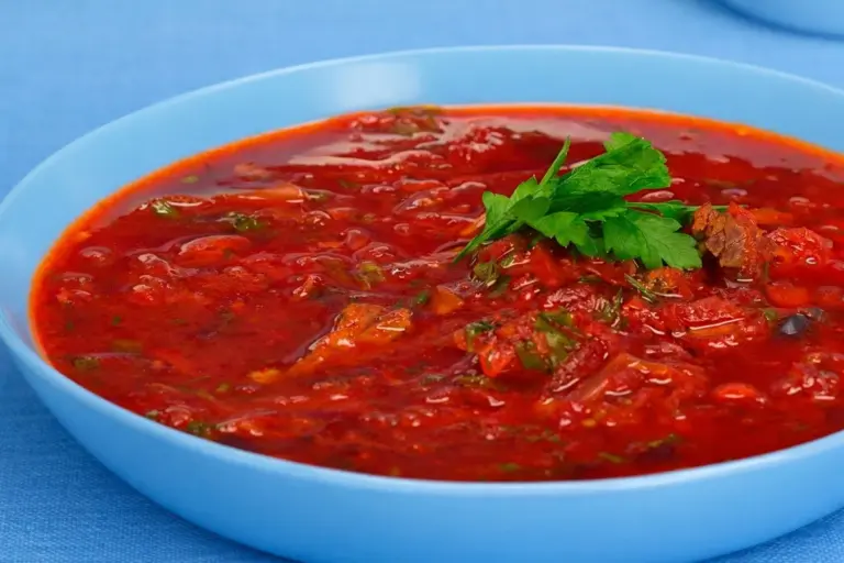Borsch troppo acido? Ecco il trucco dello chef per salvarlo in 5 minuti