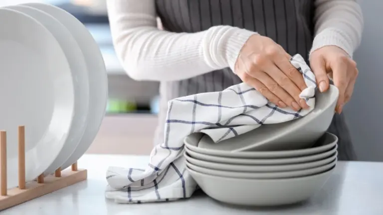 Come usare egualmente le vecchie salviette per pulire in casa