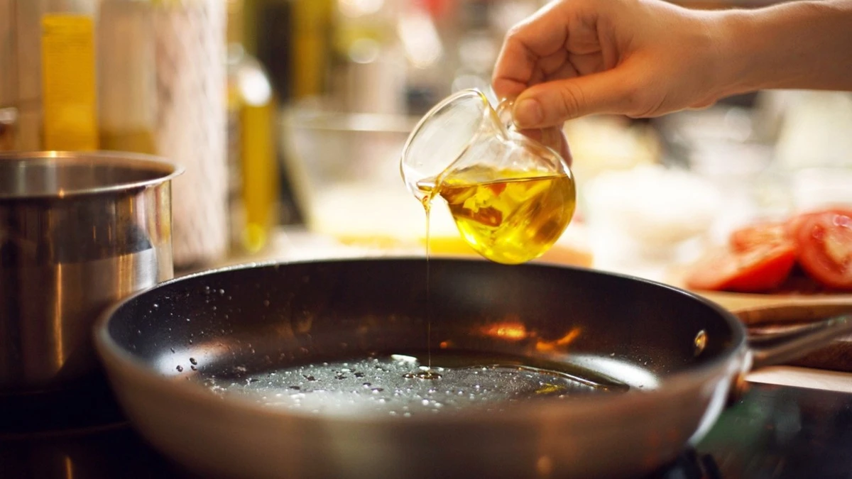 Friggere vs Caramellare: la Differenza Chiave che Cambia il Gusto dei Tuoi Piatti