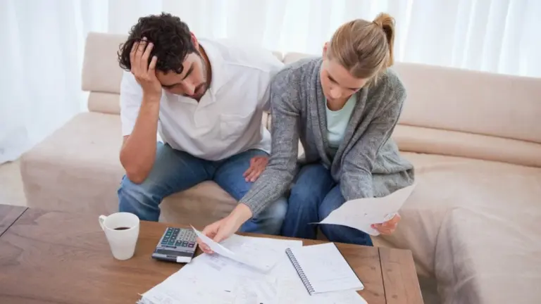I 5 sprechi nascosti che fanno lievitare le bollette di casa