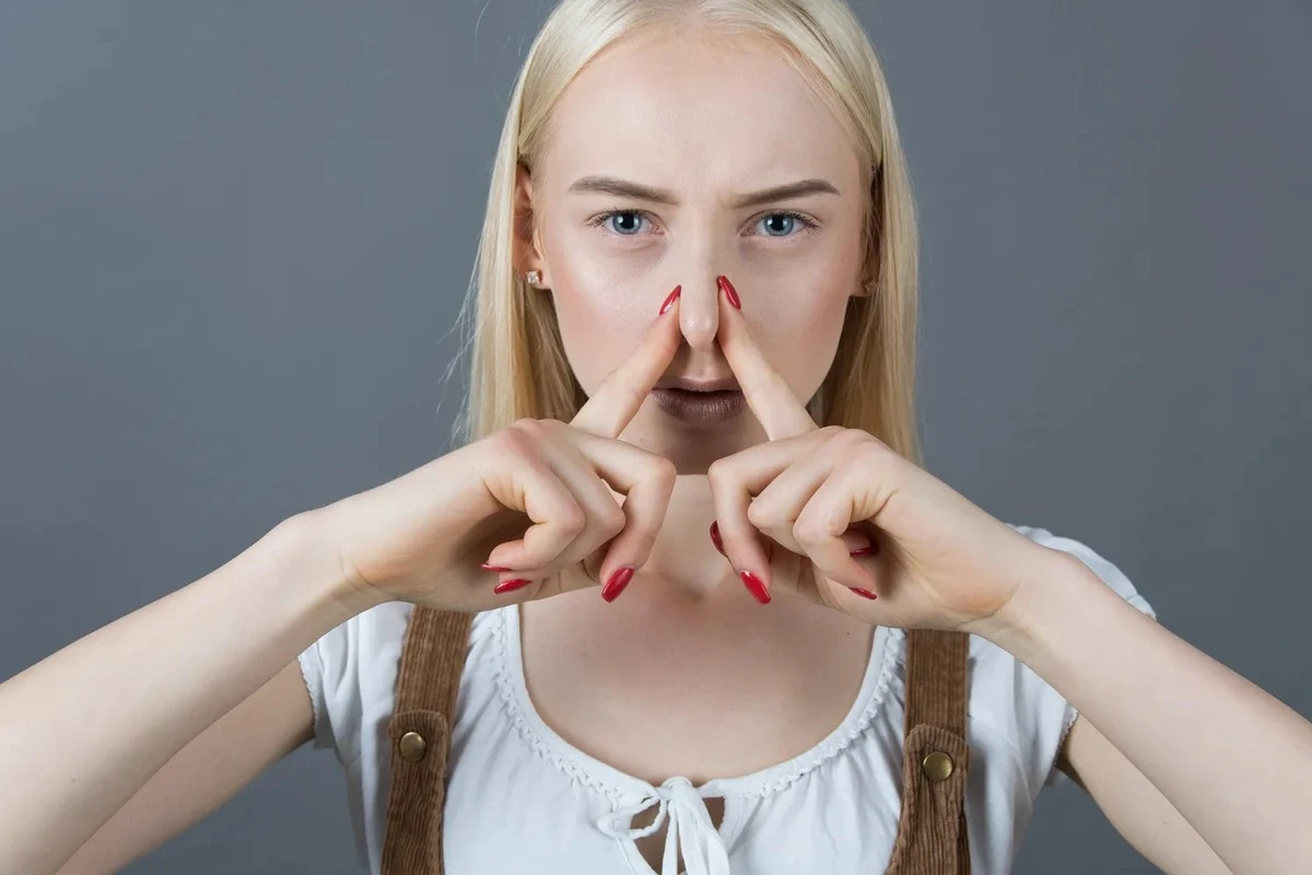 Il freddo al naso: il segnale inaspettato dello stress che molti ignorano