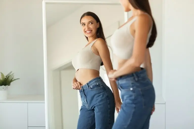 Il Lato Oscuro della Moda: Cosa Fa Davvero ai Giovani Talenti (e Come Riconoscerlo)