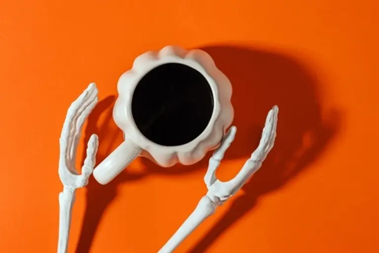 Il mio medico mi ha chiesto perché ho le mani tremanti: dopo 15 anni di caffè, ho scoperto un'alternativa inaspettata