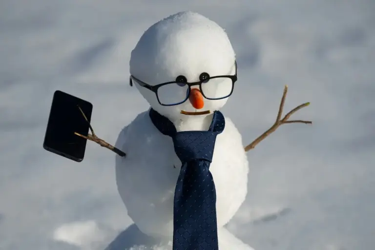 Il tuo telefono si è spento al freddo? L'errore più grande che può danneggiarlo per sempre