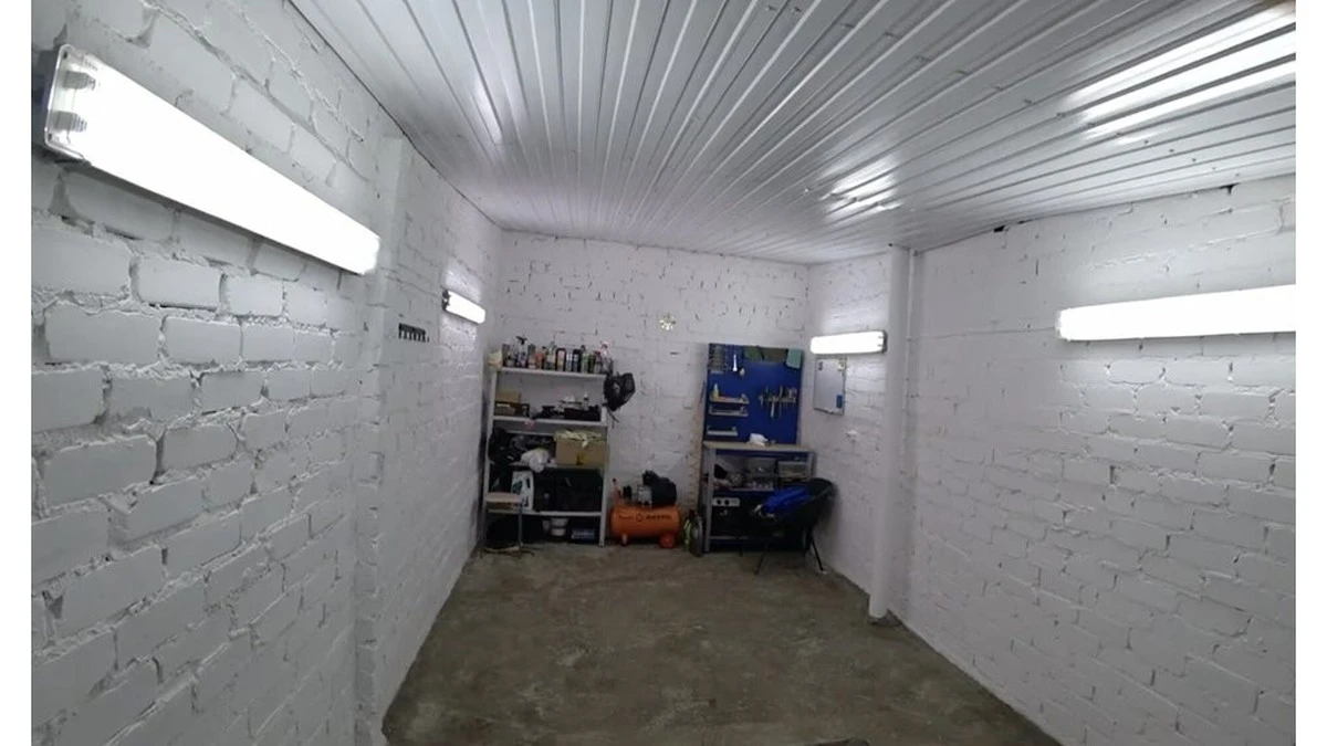 Il vicino ha risolto la condensa nel garage con un trucco del weekend: ora tutti in condominio fanno lo stesso