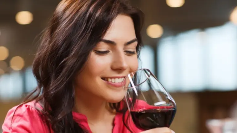 Il vino deve davvero “respirare”? Smonta il mito che inganna molti appassionati