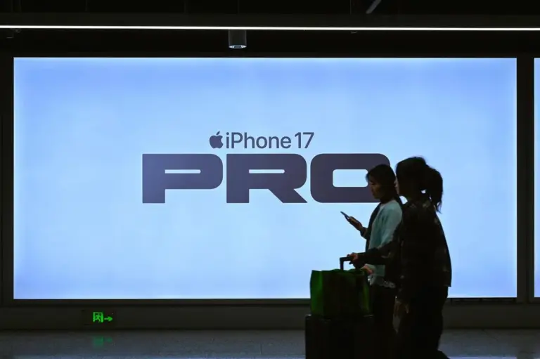 La "i" nel nome iPhone non è un caso: ecco cosa significa davvero per Apple (e non solo per i telefoni)