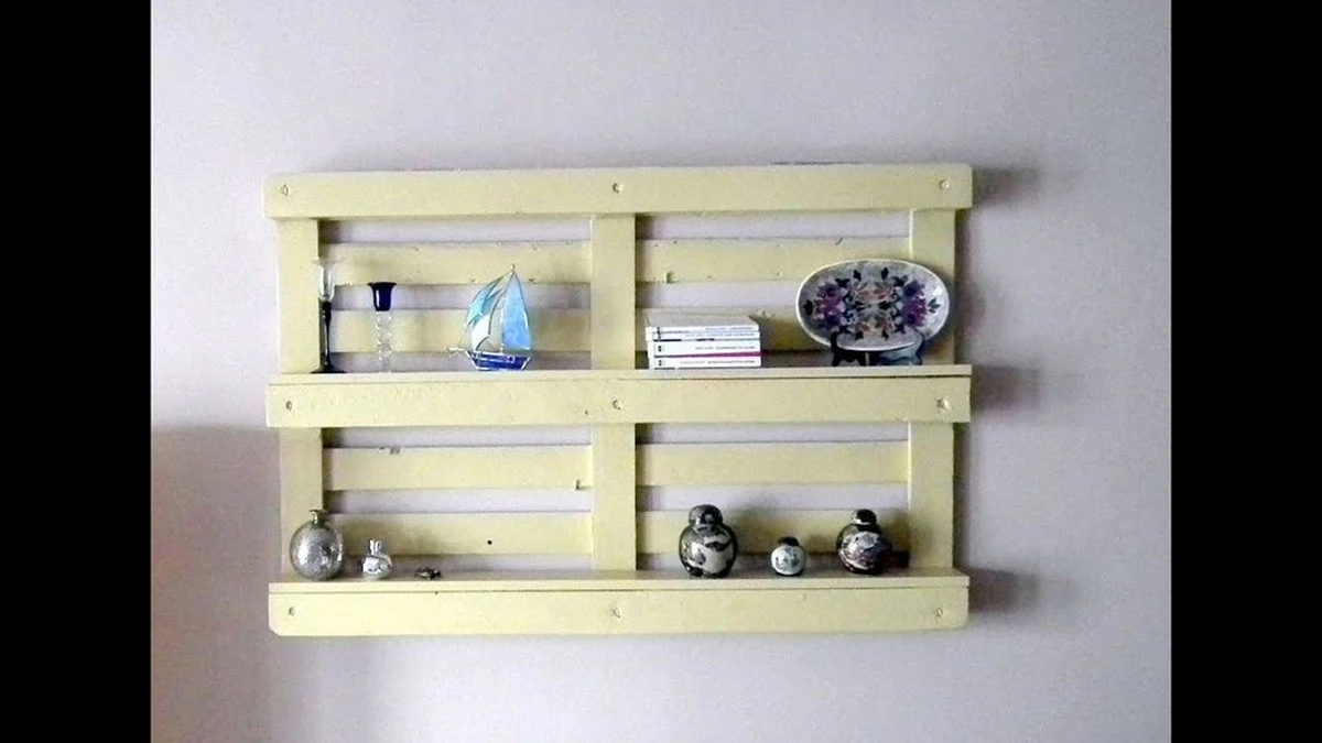 La libreria di design che crea spazio: costruita in 2 ore con meno di 40€. Il segreto è qualcosa che tutti buttano via.