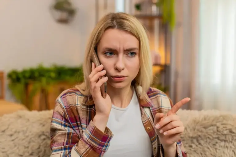 Mia figlia ha bisogno di soldi: quando la voce al telefono non è la sua, ma un'IA
