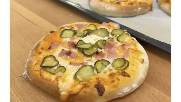 Mini Pizze Come a Scuola: 5 Ingredienti e il Sapore dell'Infanzia a Tavola