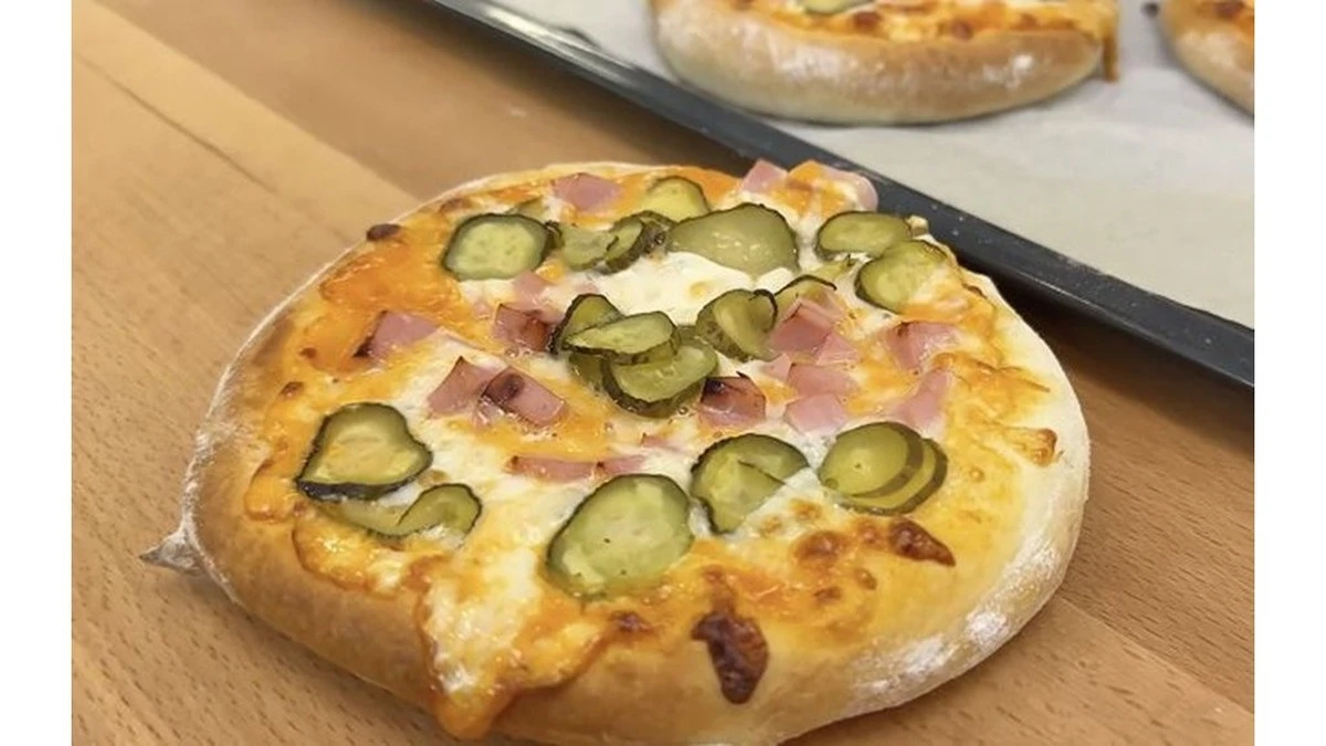 Mini Pizze Come a Scuola: 5 Ingredienti e il Sapore dell'Infanzia a Tavola