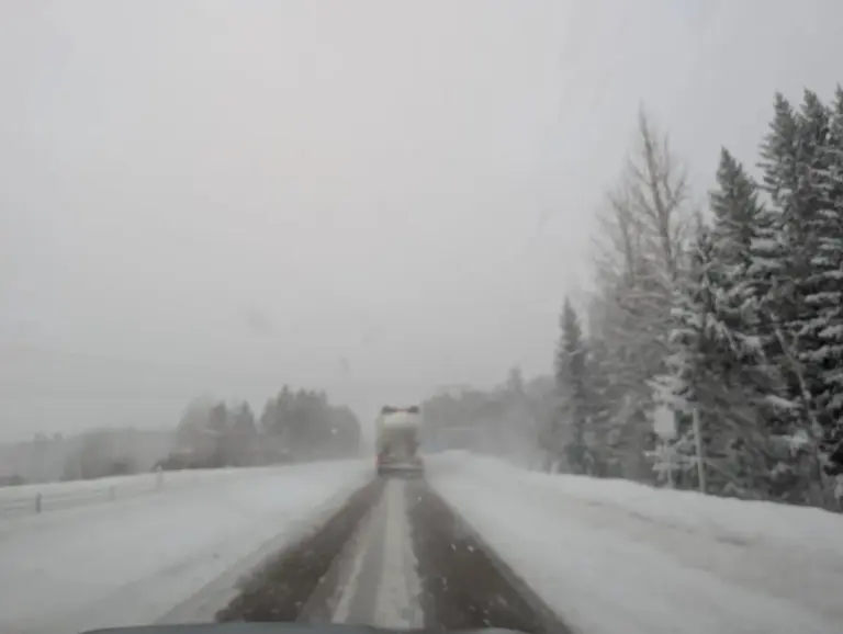 Neve, pioggia e venti da uragano sulla costa occidentale degli USA: la NOAA lancia l'allarme