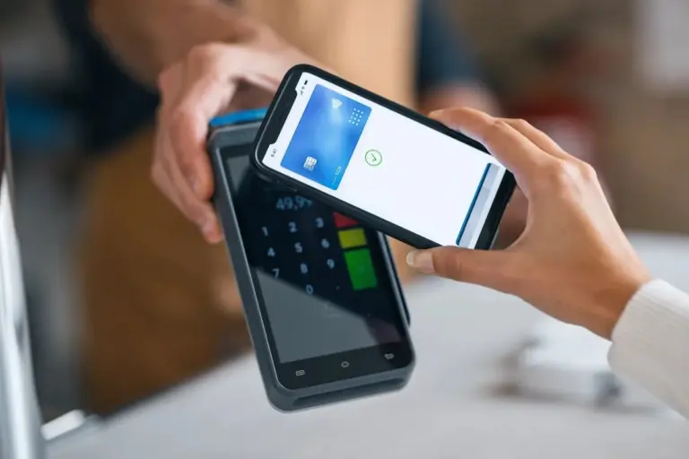 NFC: il tocco che rivoluziona pagamenti e non solo, ecco cosa cambierà dal 2026