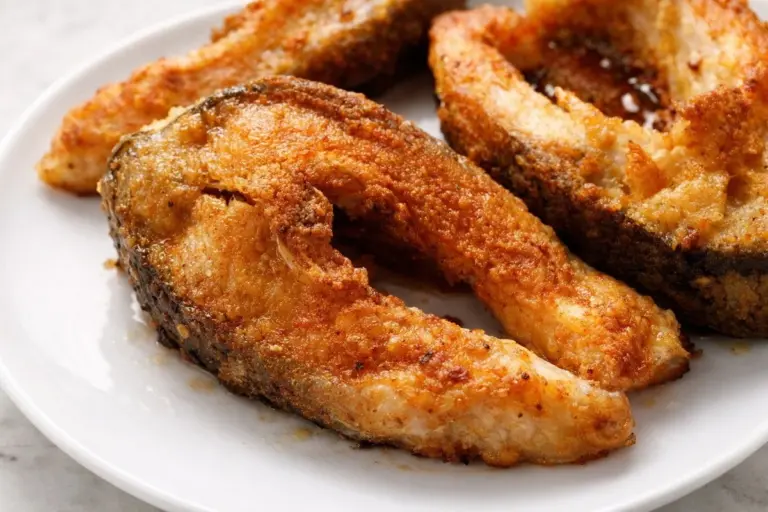Non limone, non latte: ecco cosa elimina davvero l'odore di pesce