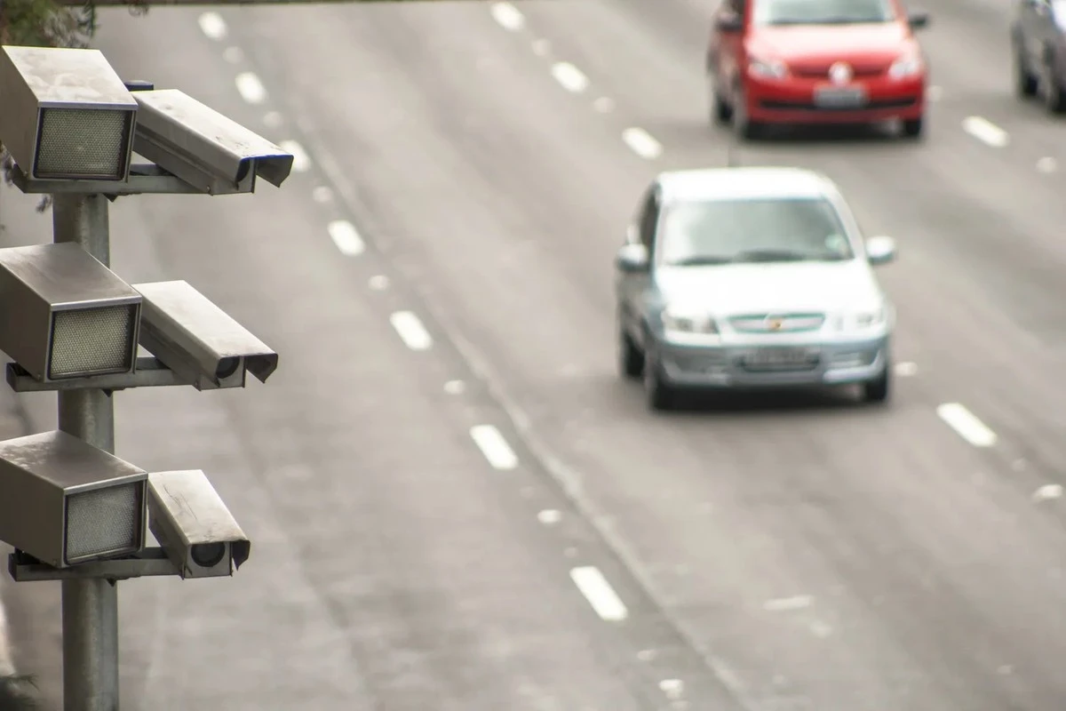 Nuovi radar contro autovelox in Lettonia: attenzione ai limiti di velocità e ai controlli estesi