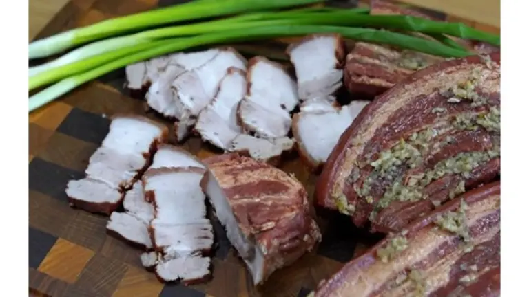 Pancetta affumicata senza fumo: il trucco segreto con le bucce di cipolla