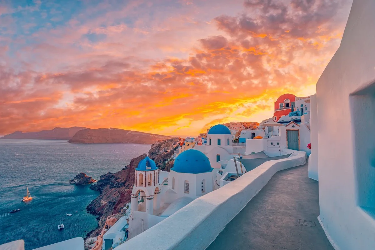 Santorini: la nuova regola per i turisti pesanti che cambierà la tua vacanza