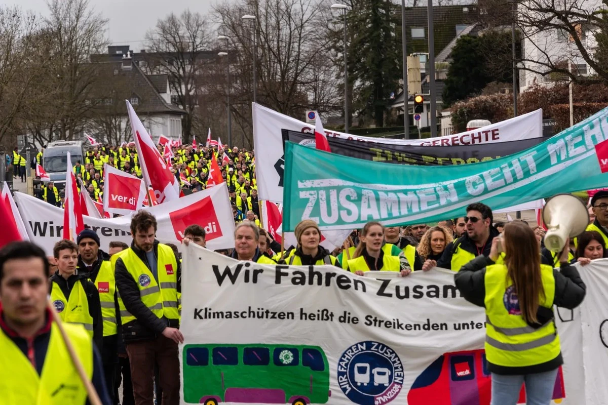 Vokietija sustabdyta: profesinių sąjungų šantažas paralyžiuoja miestus ir paverčia jūsų kelionę į darbą išgyvenimo žaidimu