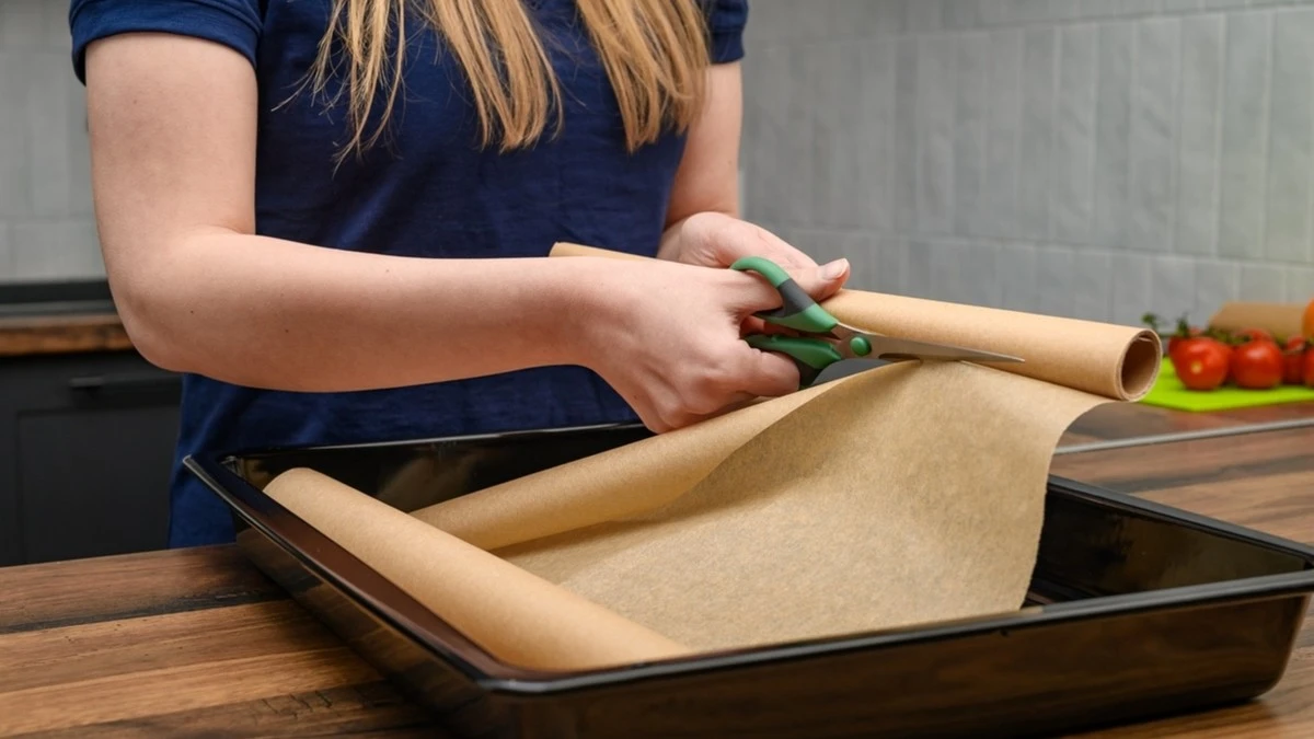 5 Trucchi Inaspettati per Usare la Carta Forno che Ti Cambieranno la Cucina