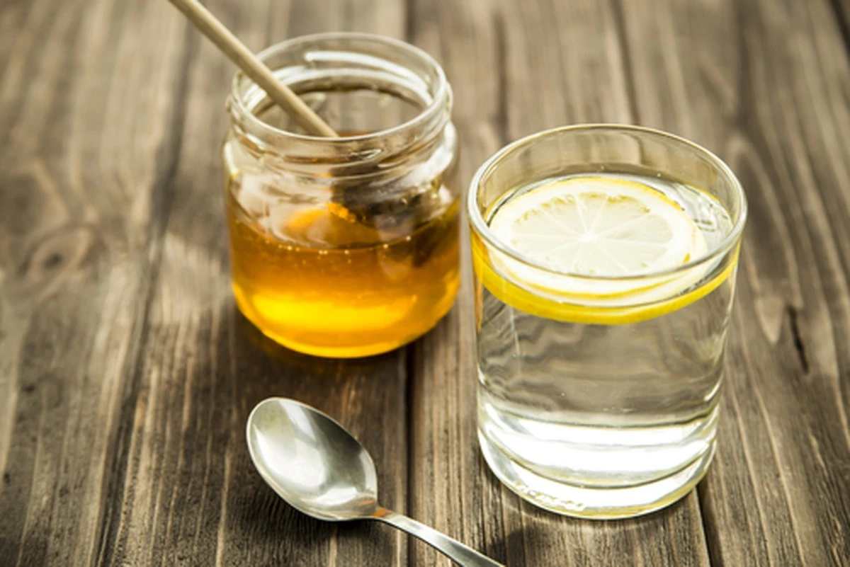 Acqua e miele al mattino: il rituale segreto per reni più forti (e meno fatica)