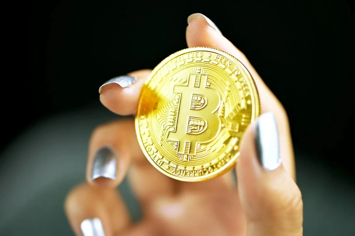Bitcoin sopra i 70.000$: oscillazioni del petrolio spingono il mercato delle criptovalute – ecco la connessione inaspettata