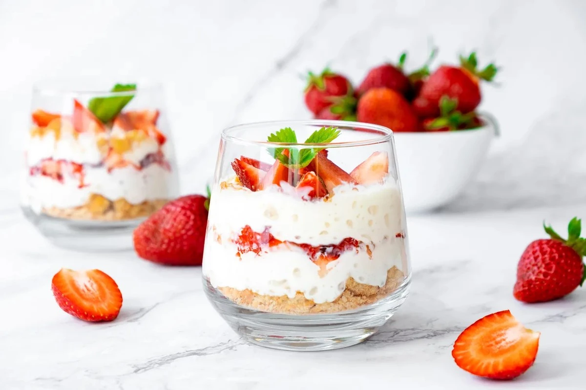Deserto con fragole e mascarpone in bicchiere: pronto in 20 minuti