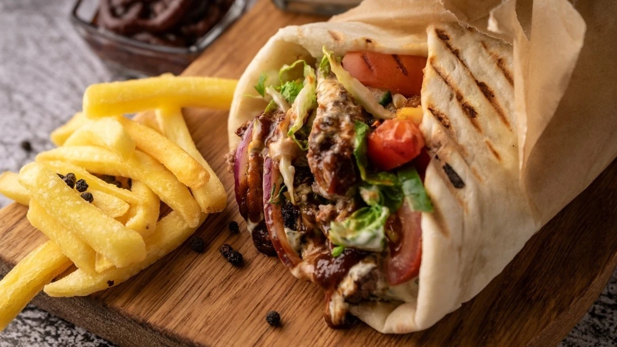 Döner vs. Gyros: La Verità Nascosta Dietro il Cibo da Strada Che AMATE