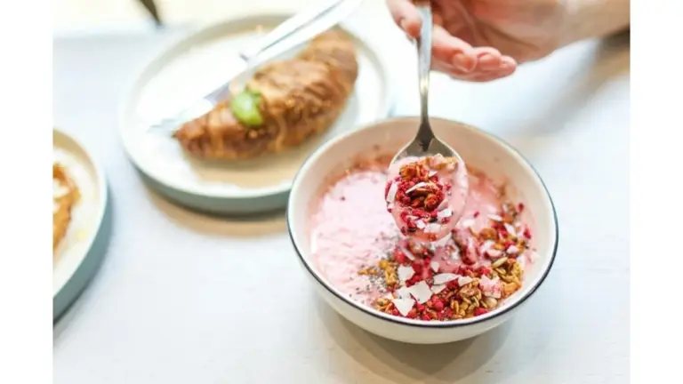Ho mangiato la colazione più abbondante del mondo per un mese: ecco cosa è successo alla mia bilancia