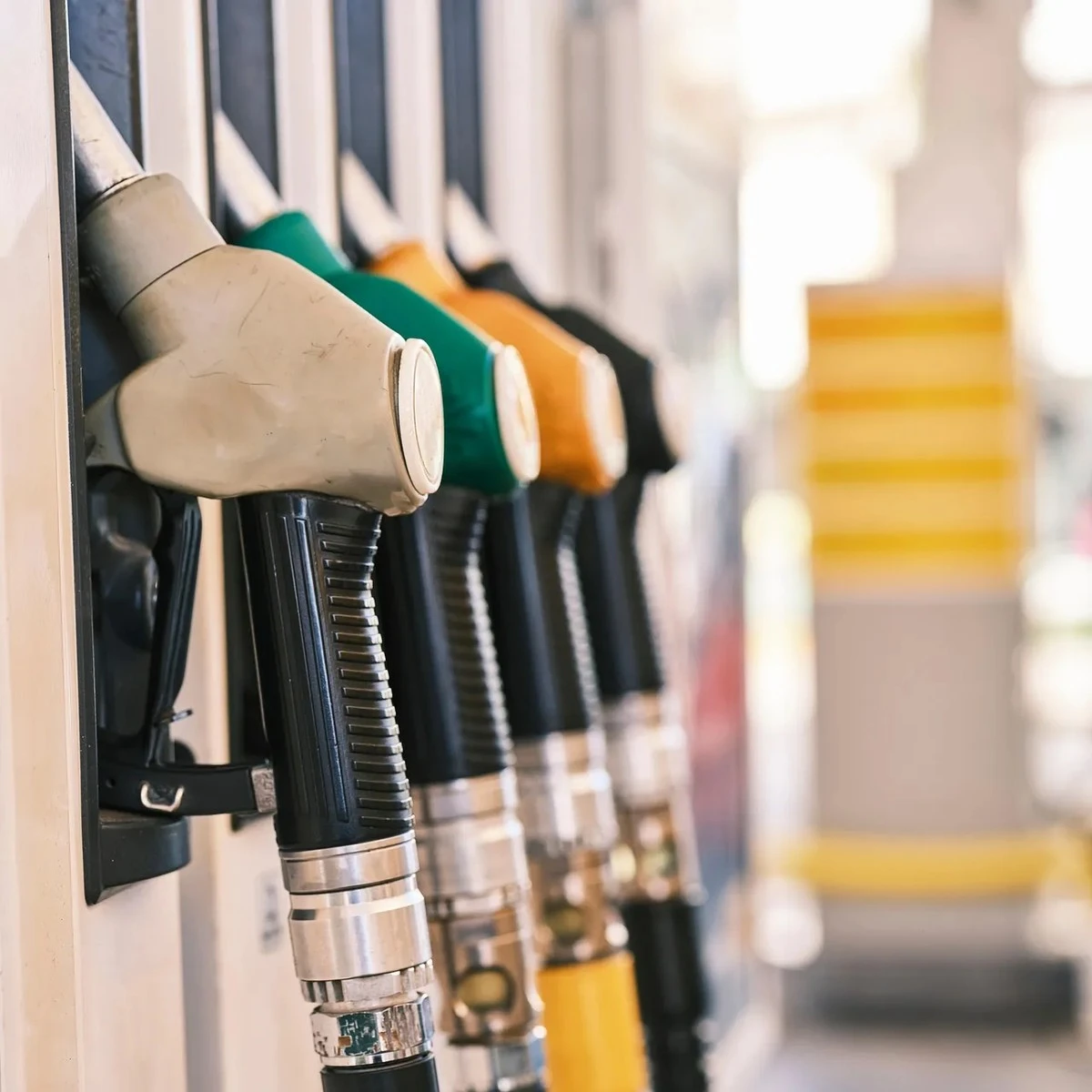 Il test della goccia: scopri la qualità della benzina con un foglio di carta