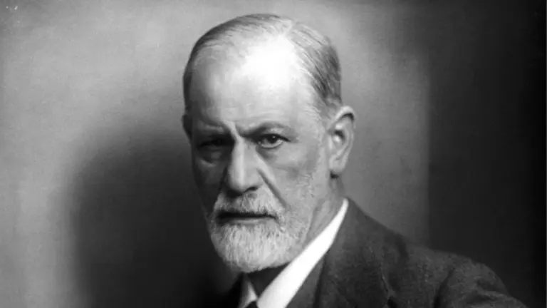 La frase di Freud che spiega perché incontri sempre lo stesso tipo di persona