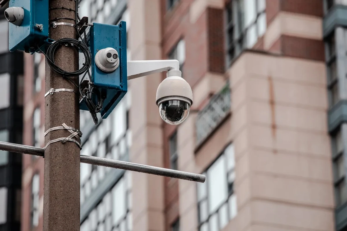 La Rete di Telecamere Nascoste in America: Ti Osservano Senza Che Tu Lo Sappia