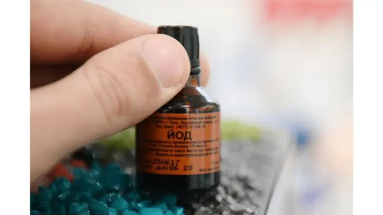 La semplice soluzione che trasforma i tuoi pomodori in una pioggia di raccolto: 4 gocce nel vaso