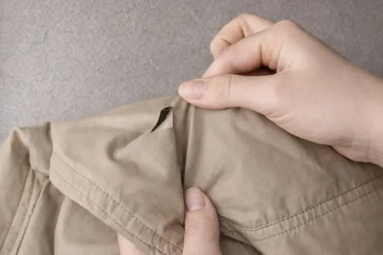La tua giacca ha un piccolo strappo? Un uovo è la soluzione più rapida