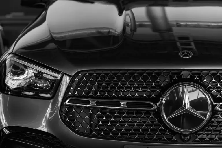 Mercedes: Ritirate decine di migliaia di auto elettriche per rischio incendio