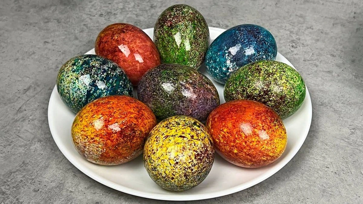 Oltre la solita pittura d'uovo: il trucco dei vicini con il riso che fa brillare ogni uovo di Pasqua