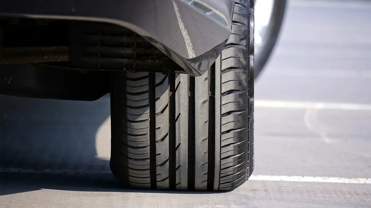 Quando cambiare le gomme estive nel 2026? Scadenze, multe e avvertimenti delle assicurazioni