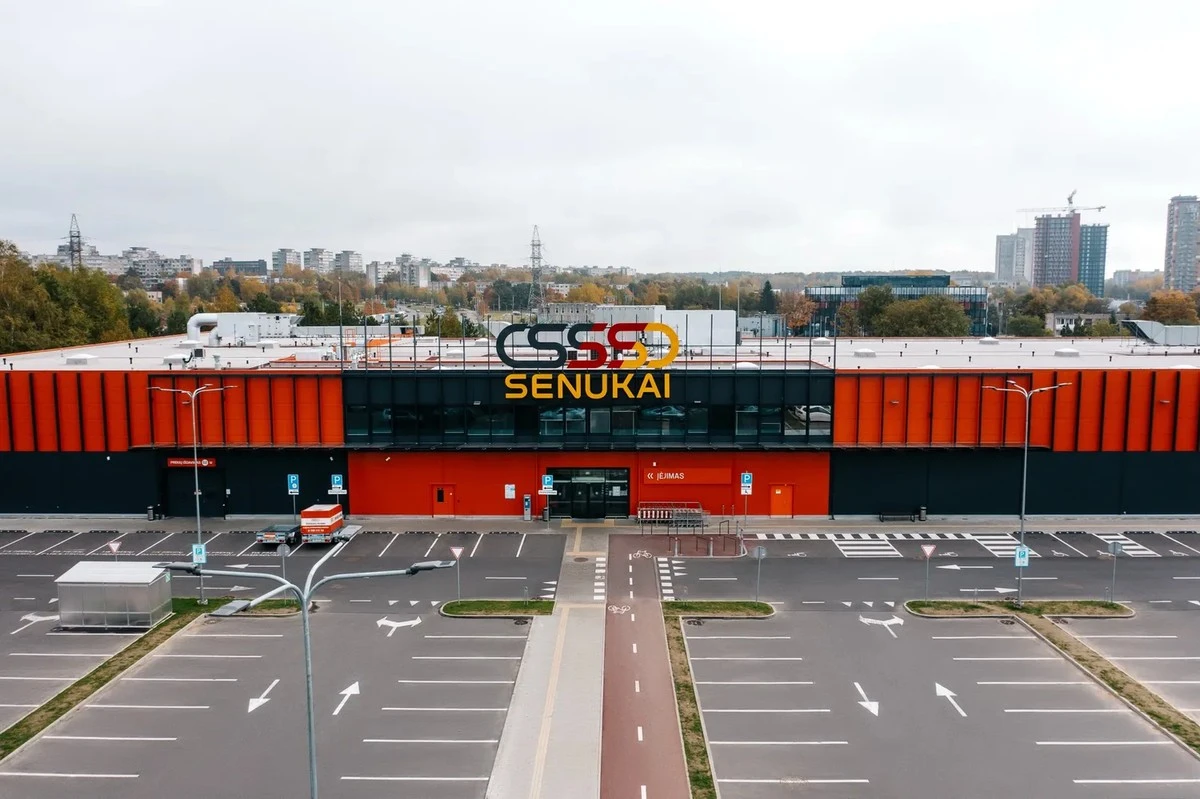 „Senukai“ Stacca la Spina alle Guerre di Sconti: Arriva la Strategia „Prezzi Sempre Bassi“