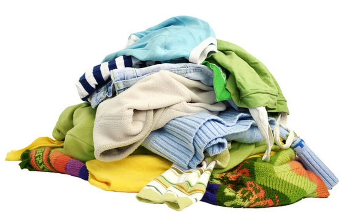 Vecchi Vestiti nel Guardaroba? Non Buttare Via Nulla: 5 Modi Sorprendenti Per Riutilizzarli